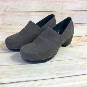 Dansko gray suede leather Tenley Nappa clogs. Size 41 10
